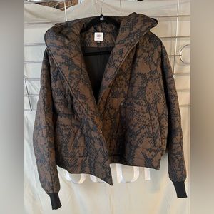 Cabi Wrap Up Puffer size S/M in Skin Print